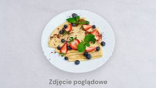 Naleśnik z owocami i bitą śmietaną