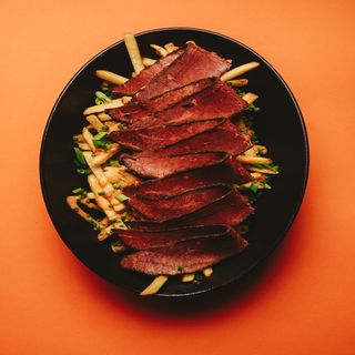 DOŁADOWANE FRYTY Z PASTRAMI