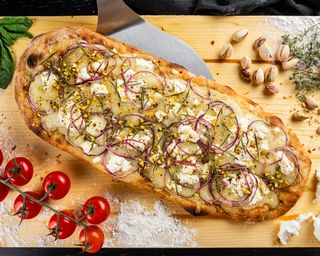 Pinsa Fistic si Branza de Capra