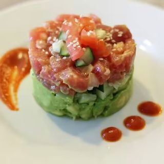 Tartar De Atún Con Aguacate Y Mango (1 Ud.)