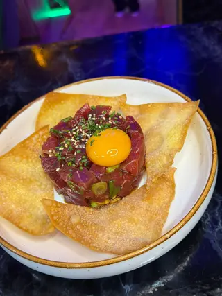 Tartar De Atún Y Yema Curada