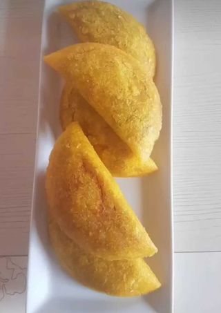 Empanadilla de maíz rellena de carne mechada (1 ud.)
