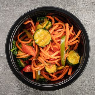 Морковный салат с огурцом