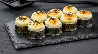 Рол Запечений з тунцем (гострий)