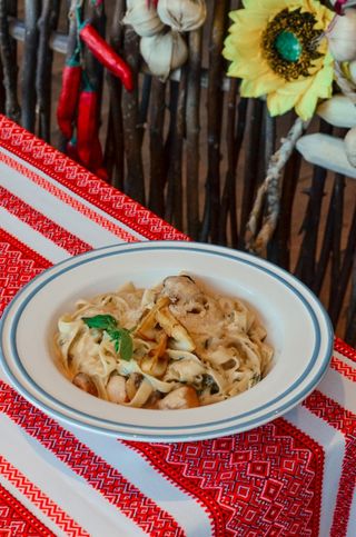 Локшина по-домашньому з куркою гриль