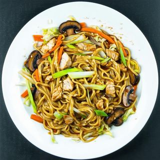 Makaron Yaki udon Khai z kurczakiem