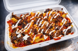 Menú patatas caseras  con carne mixta pollo y ternera 100%