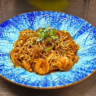 Tallarines thal rojo (picante)