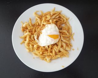 Gambas Cristal Fritas Y Huevos Poche