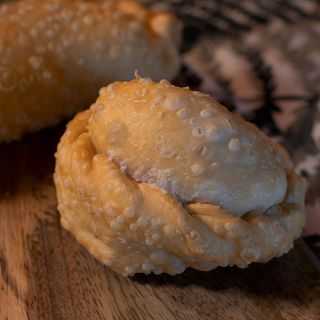 Empanada De Jamón Y Queso