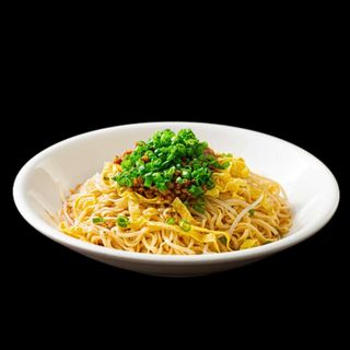 Spaghetti wenzhou con salsa soia e carnemacinata (温州拌面）