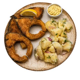 Шаран пържен с картофена салата