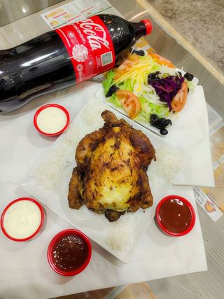 2 Pollo A L'Ast Entero Con Ensalada Especial Con Arroz Y Bebida