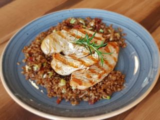 Пилешко филе на скара с лимец