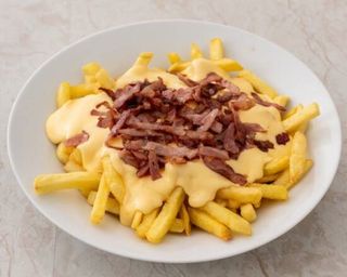 Batata Frita com Cheddar e Bacon