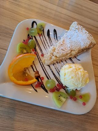 Szarlotka z lodami na ciepło