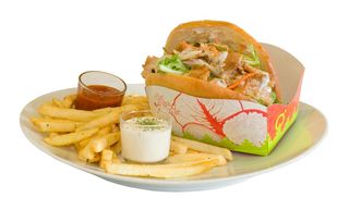 Kebab con queso y patatas