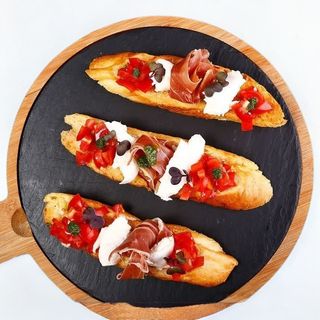 Bruschete cu prosciutto crudo & mozarella