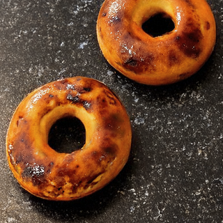 Baked Donut de Yuzu Crème Brûlée