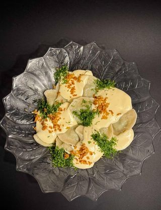 Вареники з шпинатом та сологуні