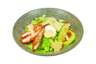 Crispy chicken avocado salad 