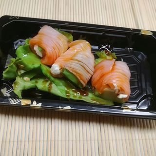 Salmone e avocado – 3 pezzi