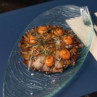Alcachofa En Flor Frita Con Romesco Coreano Y Nori