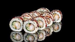 Каліфорнія з креветкою в кунжуті