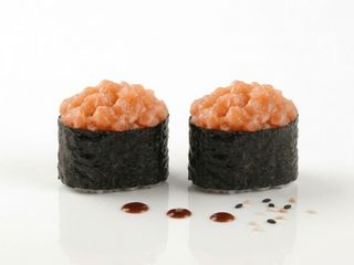 Gunkan Łosoś 2 szt (100g)