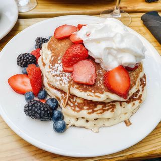 Tortitas Dulces Con Salsa + Bebida