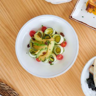 Ensalada De Calabacín Y Aguacate Con Vinagreta De Cítricos.