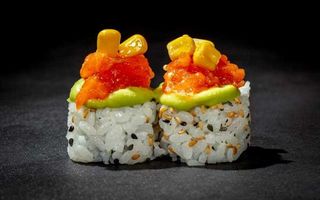 276. Salmon mais roll