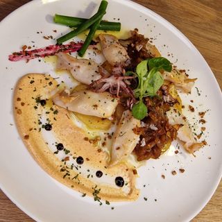 Chipirones A La Plancha Con Su Refrito De Ajo