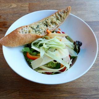 Sałatka z grillowanym kurczakiem