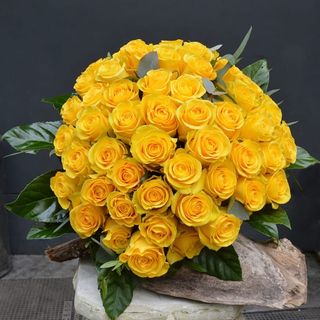 Buchet cadou 39 trandafiri galbeni