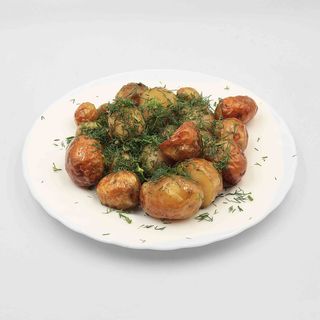 Задушени бейби картофи с копър