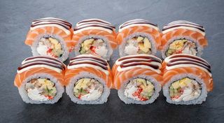 Роял-рол з лососем та вугрем