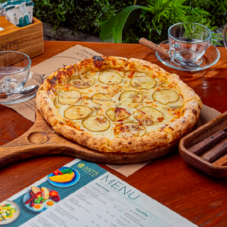 Пиццетта с грушей и голубым сыром классическая (22 см.)