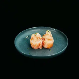 Gunkan De Salmón Flameado