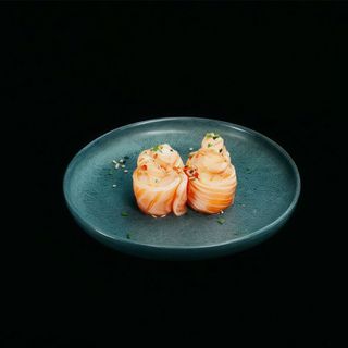 Gunkan De Salmón Flameado