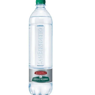 Acqua minerale frizzante san Benedetto