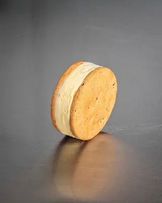 Biscotto gelato grande alla crema