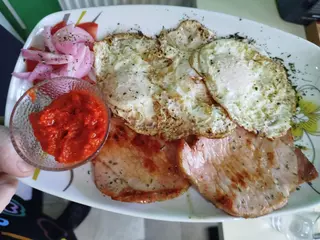 Jaja sa laks kareom