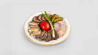 Мясной деликатес  