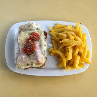 Milanesa de pollo a caballo