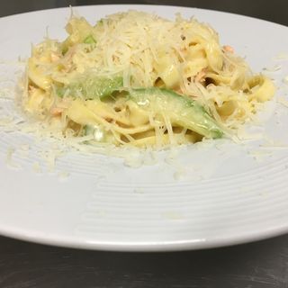 Талиатели със сьомга и тиквички (400г)