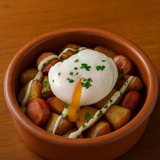 SALCHIPAPA DEL CHEF (720 kcal, 23.1 pro)