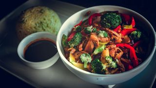 Piletina u kari sosu