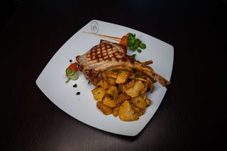 Cotlet de porc cu os gratar 