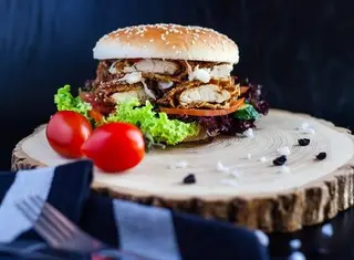 Burger crispi de pui